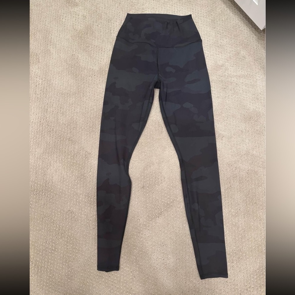 ALO Camo leggings Size MEDIUM